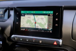 Die Evolution von Navigationssystemen: Von der Papierkarte zur digitalen Ära